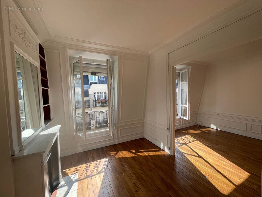 Appartement à PARIS-18E