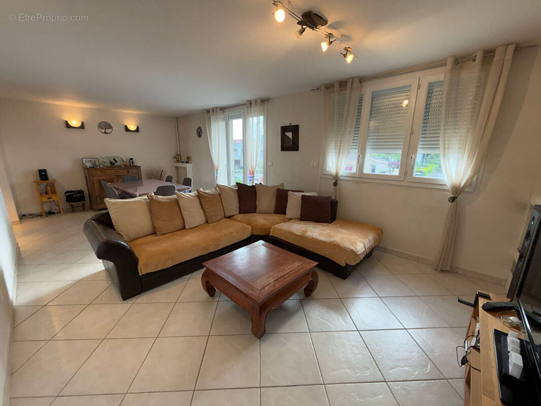 Appartement à GUILHERAND-GRANGES