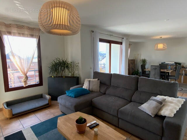Appartement à COLLONGES-SOUS-SALEVE