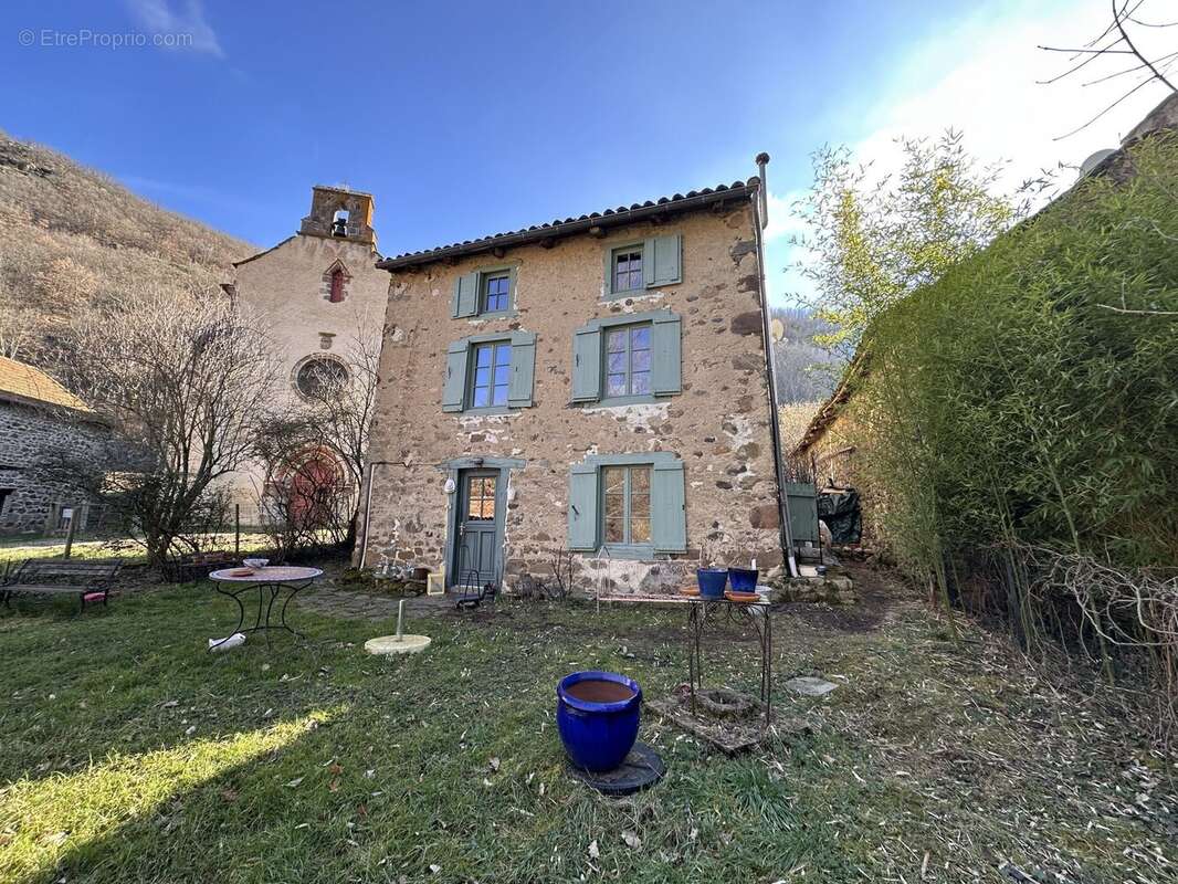 Maison à MOLOMPIZE