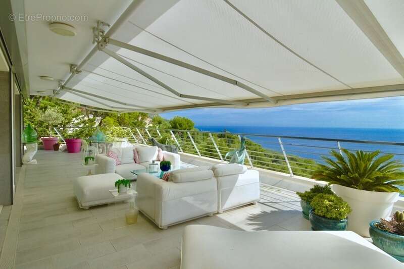 Appartement à EZE