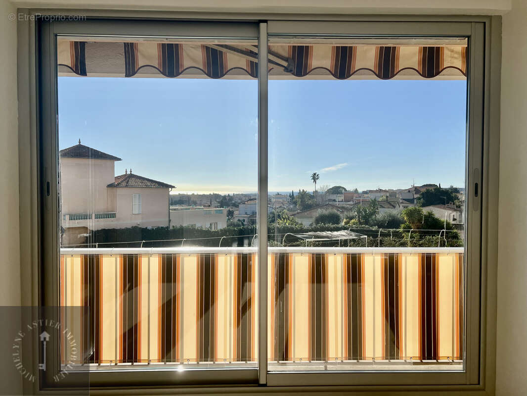 Appartement à SAINT-LAURENT-DU-VAR