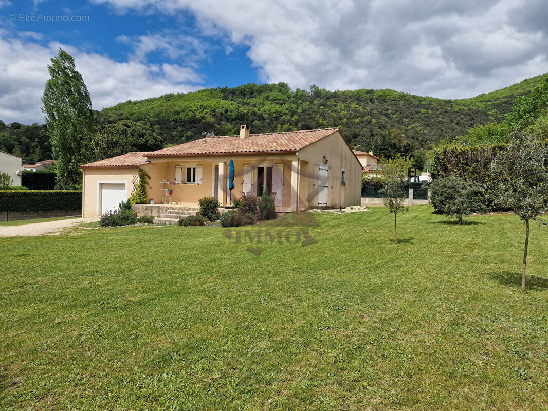 Maison à MEYRANNES