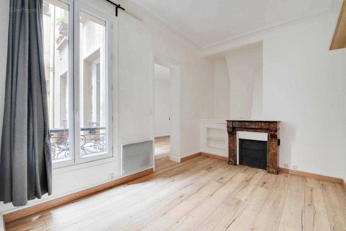 Appartement à PARIS-11E