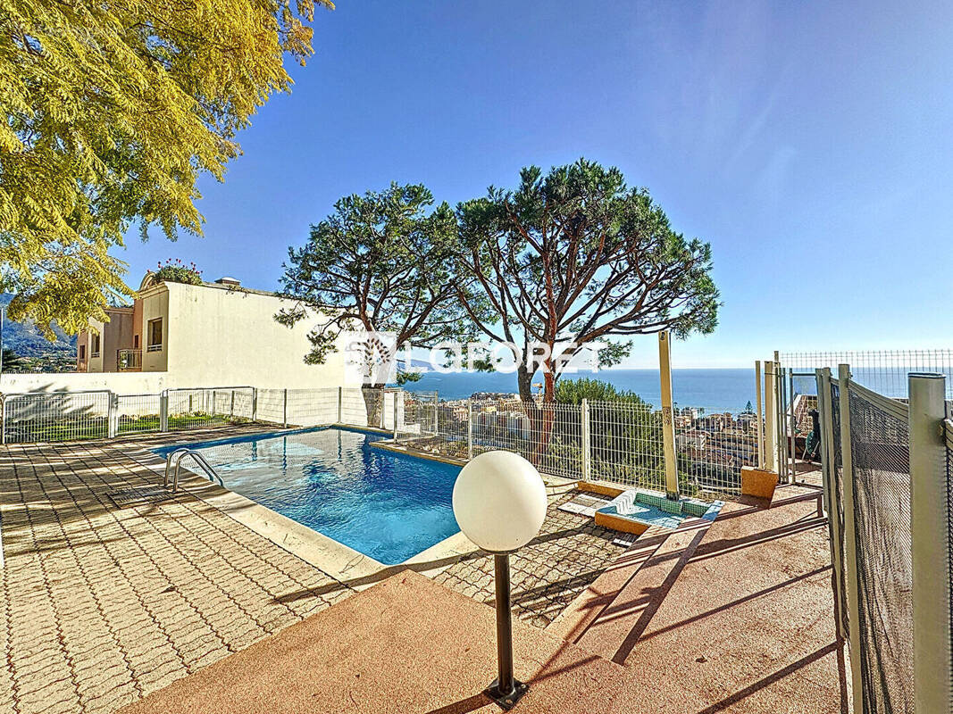 Appartement à ROQUEBRUNE-CAP-MARTIN