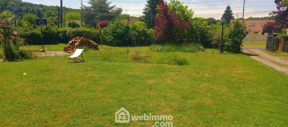 Une surface de 558 m². - Terrain à ONCY-SUR-ECOLE