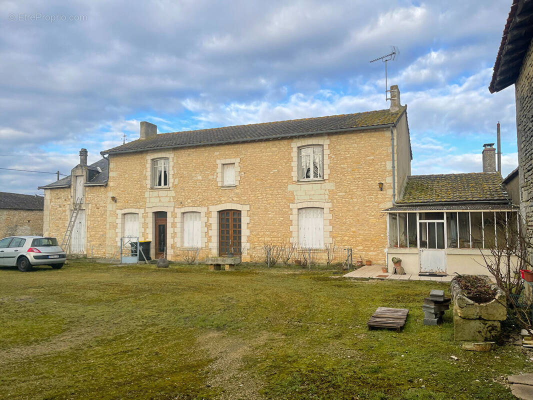 Maison à AMBERRE