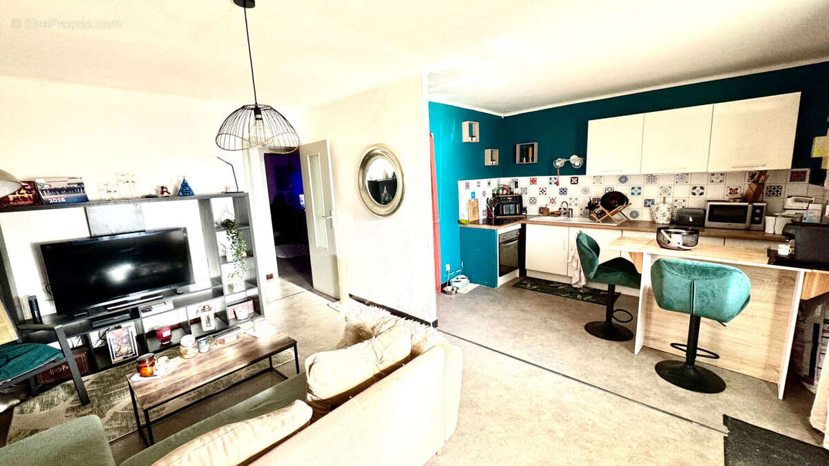 Appartement à ENTRAIGUES-SUR-LA-SORGUE