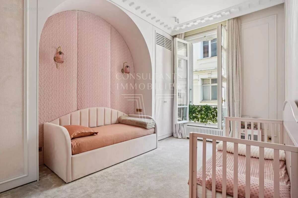 Appartement à PARIS-16E