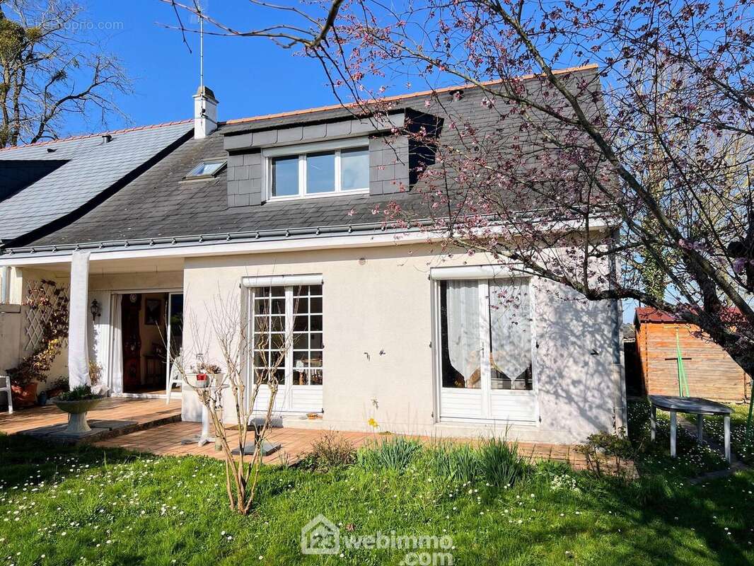 Belle maison familiale de 115 m²... - Maison à AVRILLE