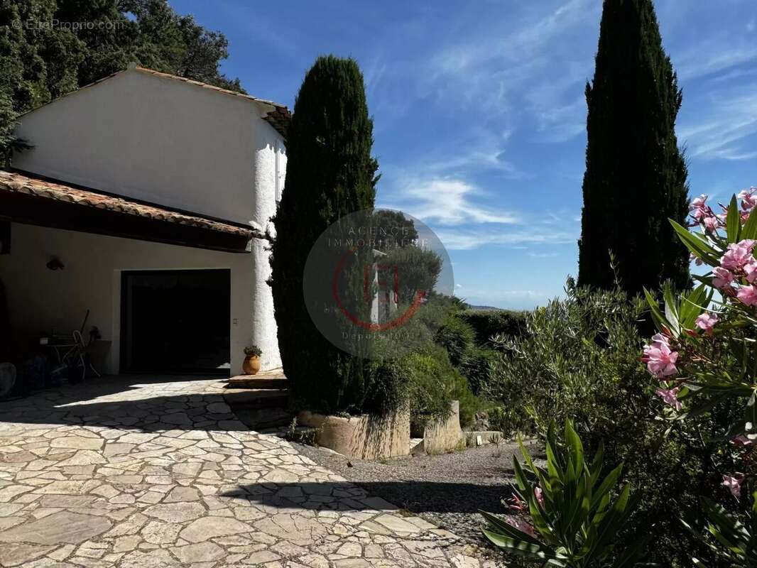 Maison à MANDELIEU-LA-NAPOULE