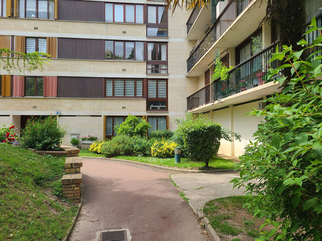 Appartement à FONTENAY-LE-FLEURY