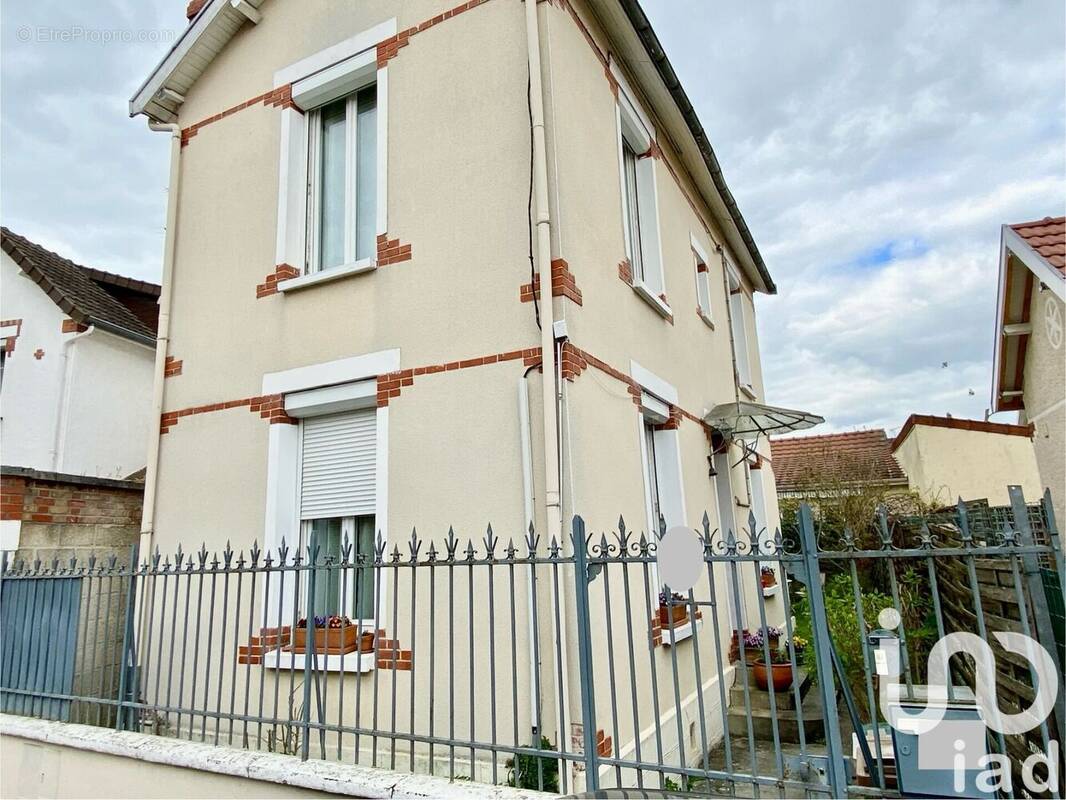 Photo 1 - Maison à SAINTE-SAVINE