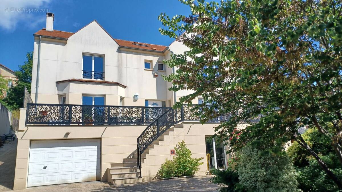 Maison à CARRIERES-SUR-SEINE