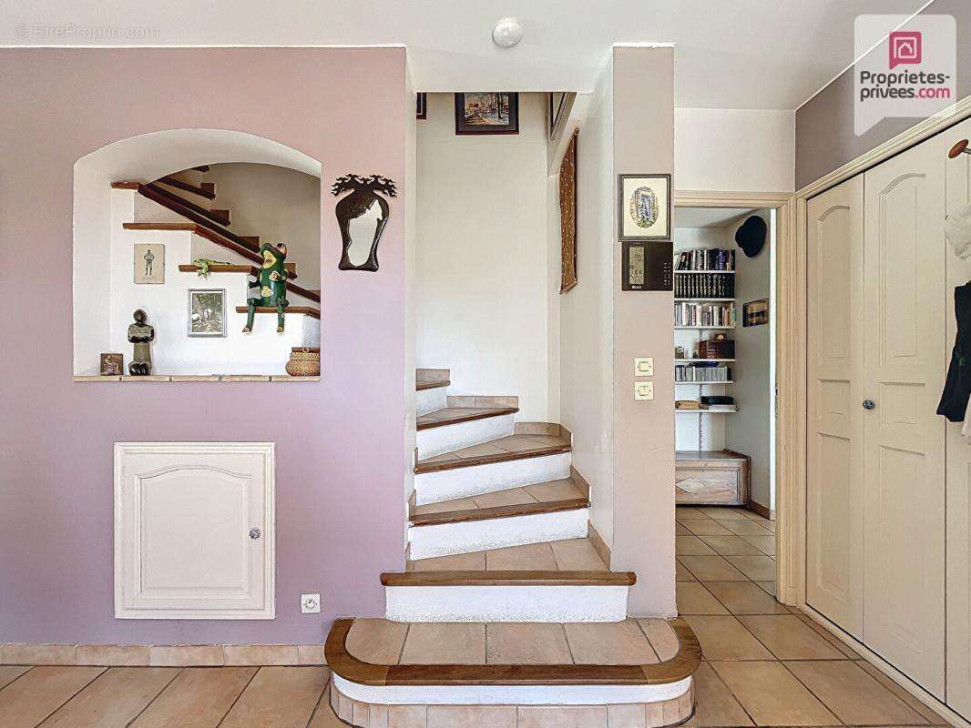 Maison à BAGNOLS-EN-FORET