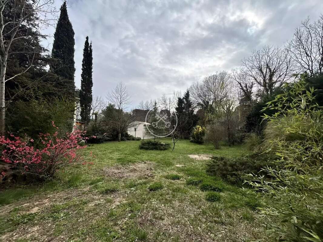 Maison à BAGNOLS-EN-FORET