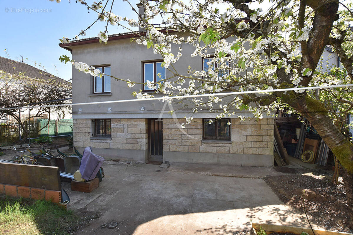 Maison à COMBS-LA-VILLE