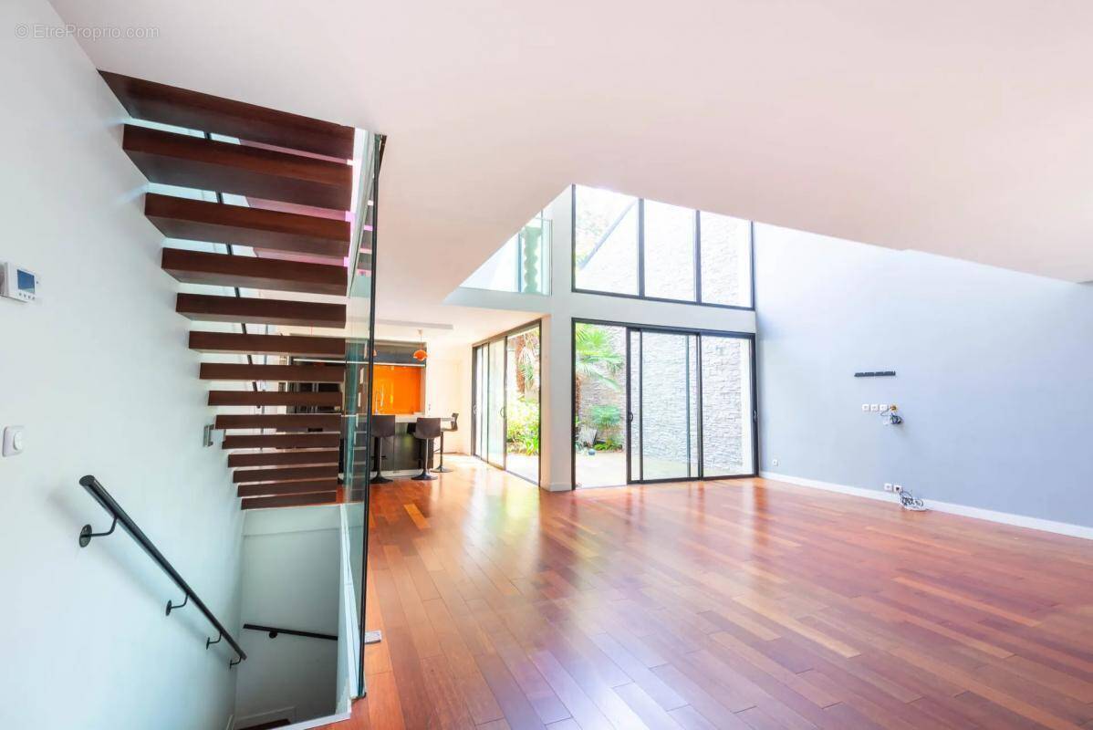 Maison à LA GARENNE-COLOMBES