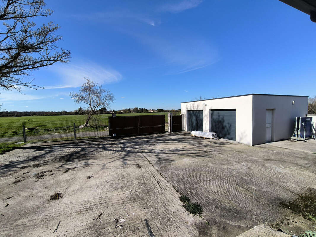 Maison à MONTAIGUT-SUR-SAVE