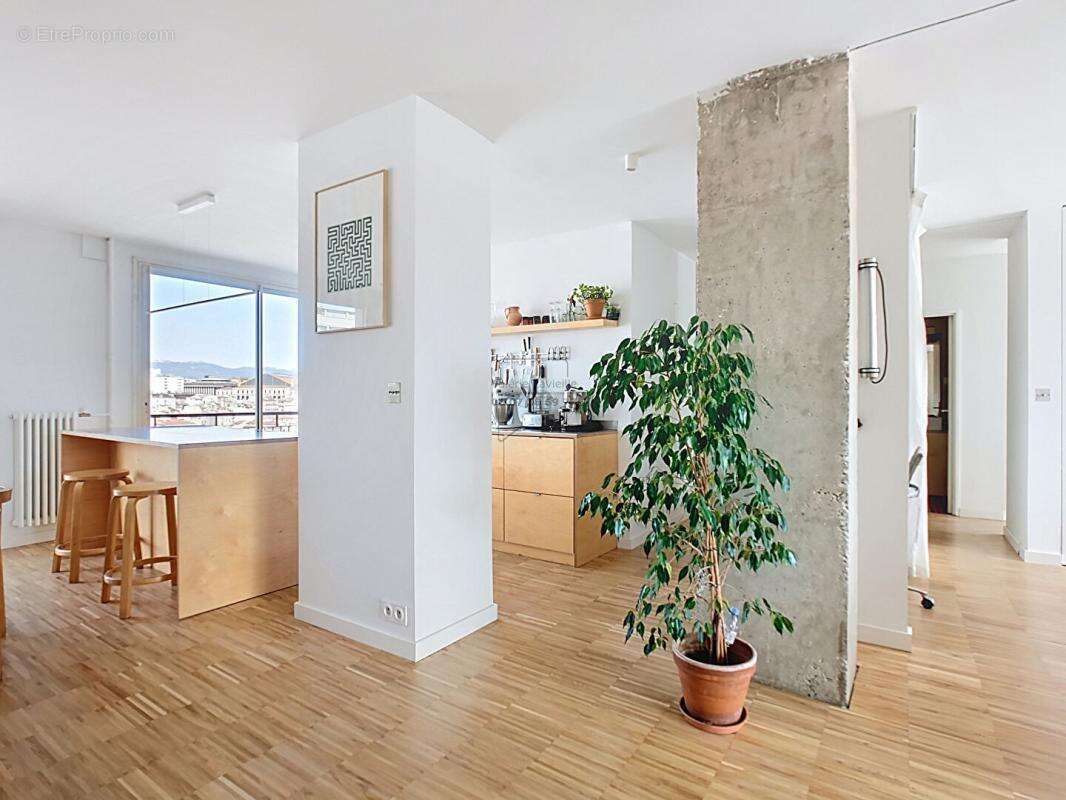 Appartement à MARSEILLE-1E