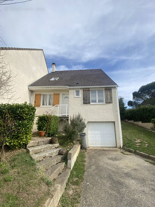 Maison à SAINT-JEAN-BONNEFONDS