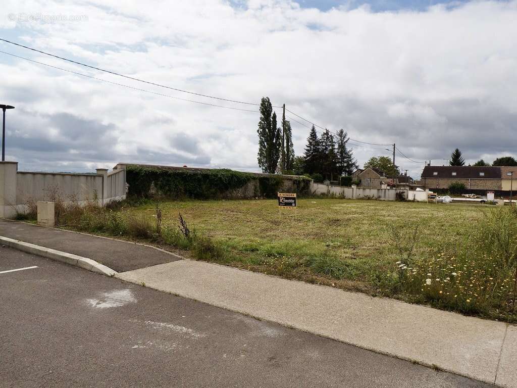 Terrain à MACHAULT