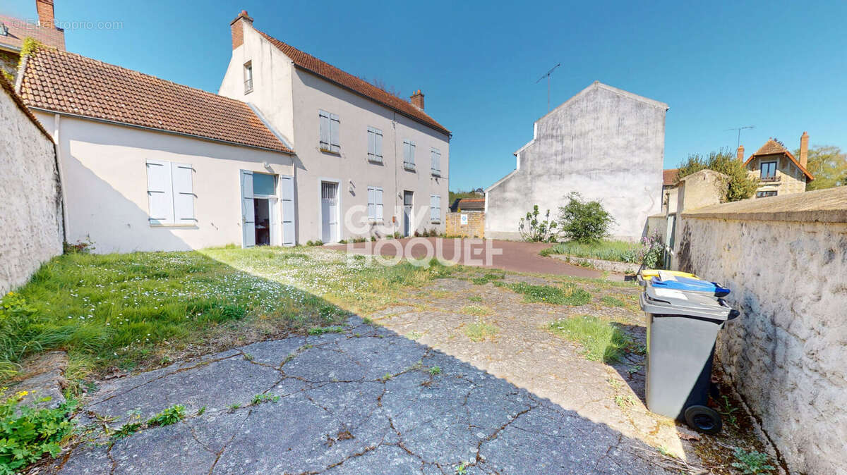 Appartement à BRUYERES-LE-CHATEL