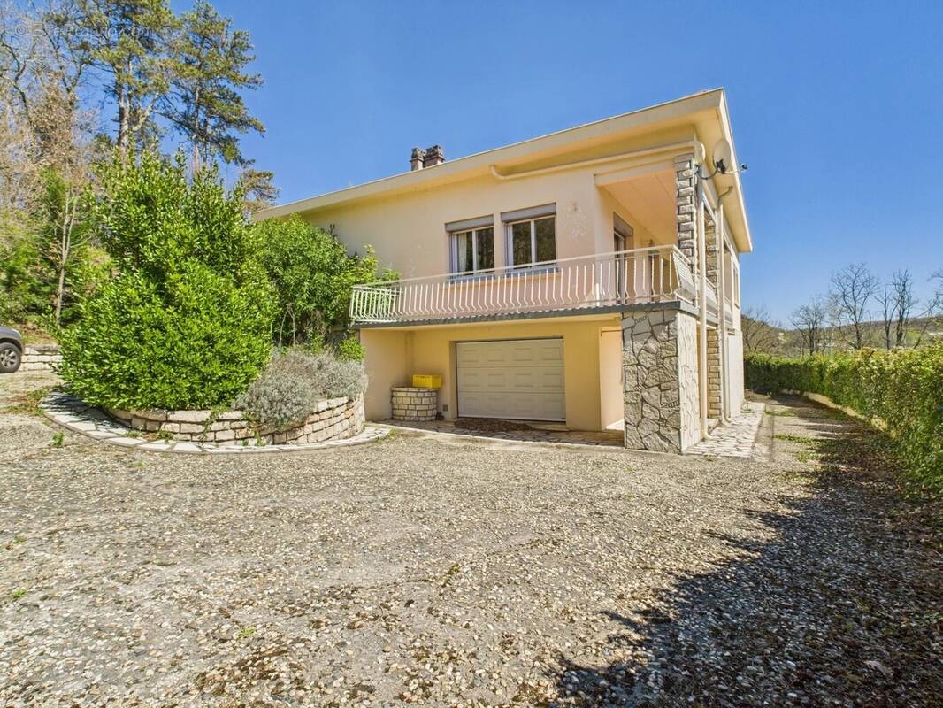 Maison à MONTAIGU-DE-QUERCY