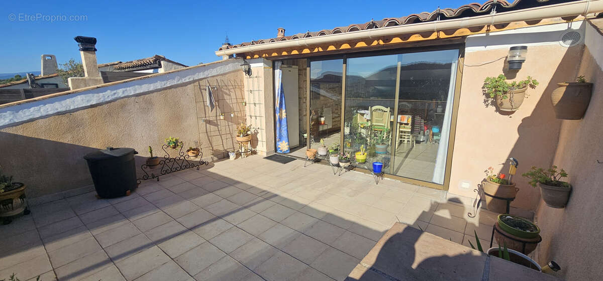 Appartement à BAGNOLS-EN-FORET