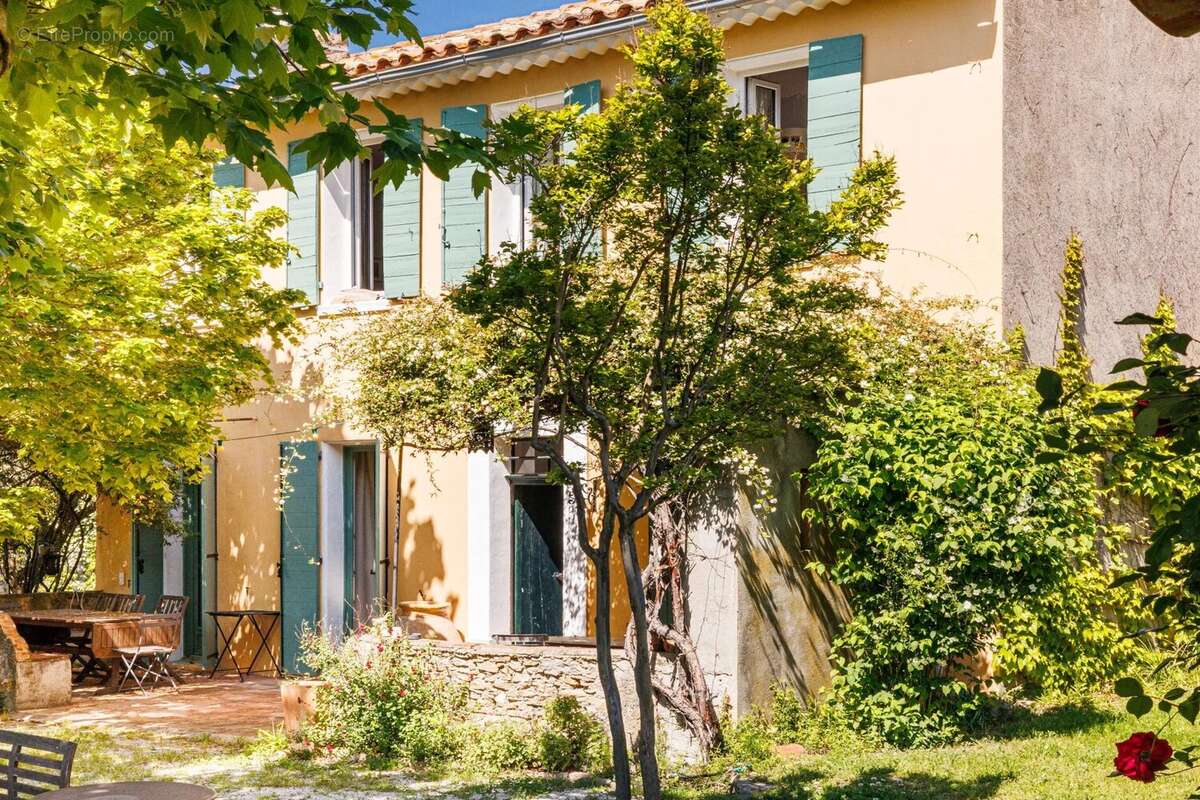 Maison à LE CASTELLET