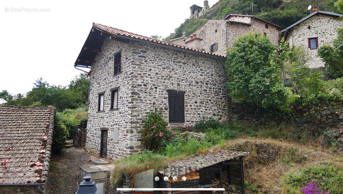 Maison à MOLOMPIZE