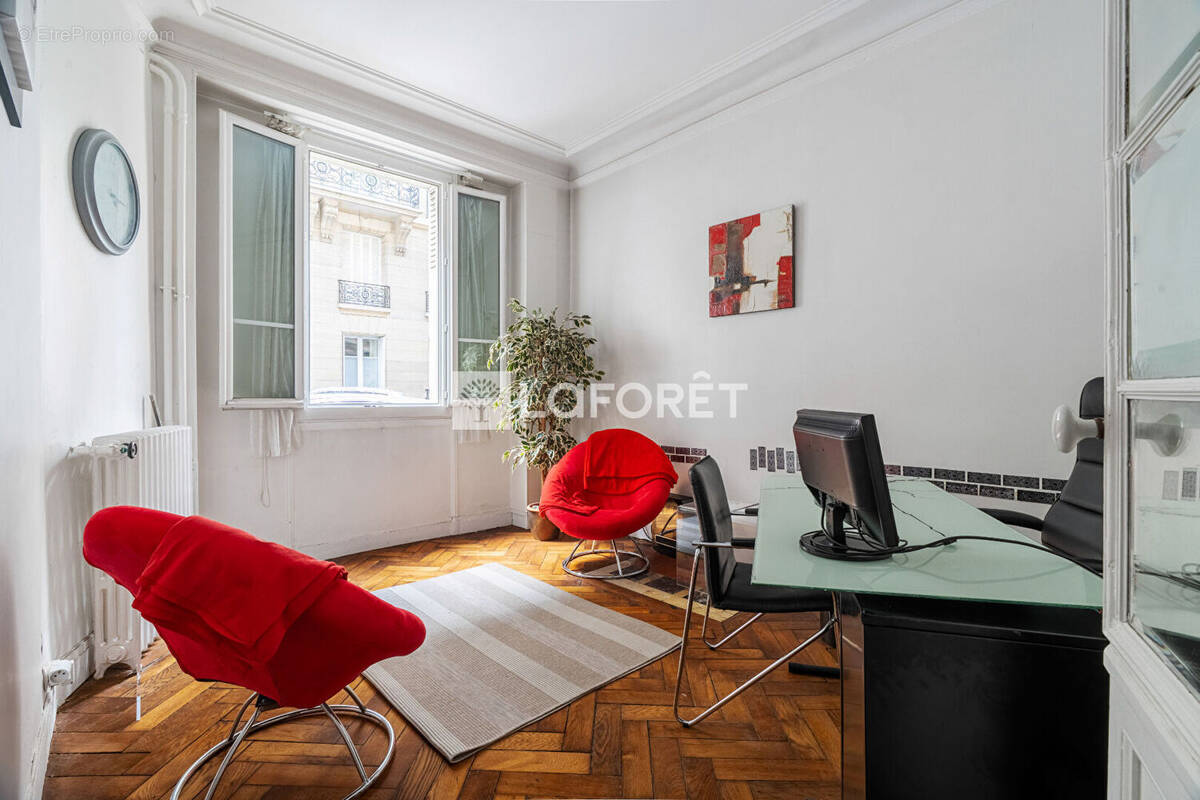 Appartement à PARIS-17E