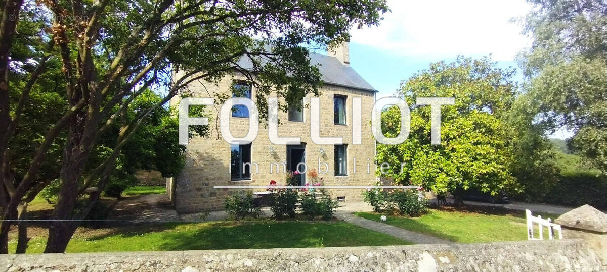 Maison à CONDE-SUR-VIRE