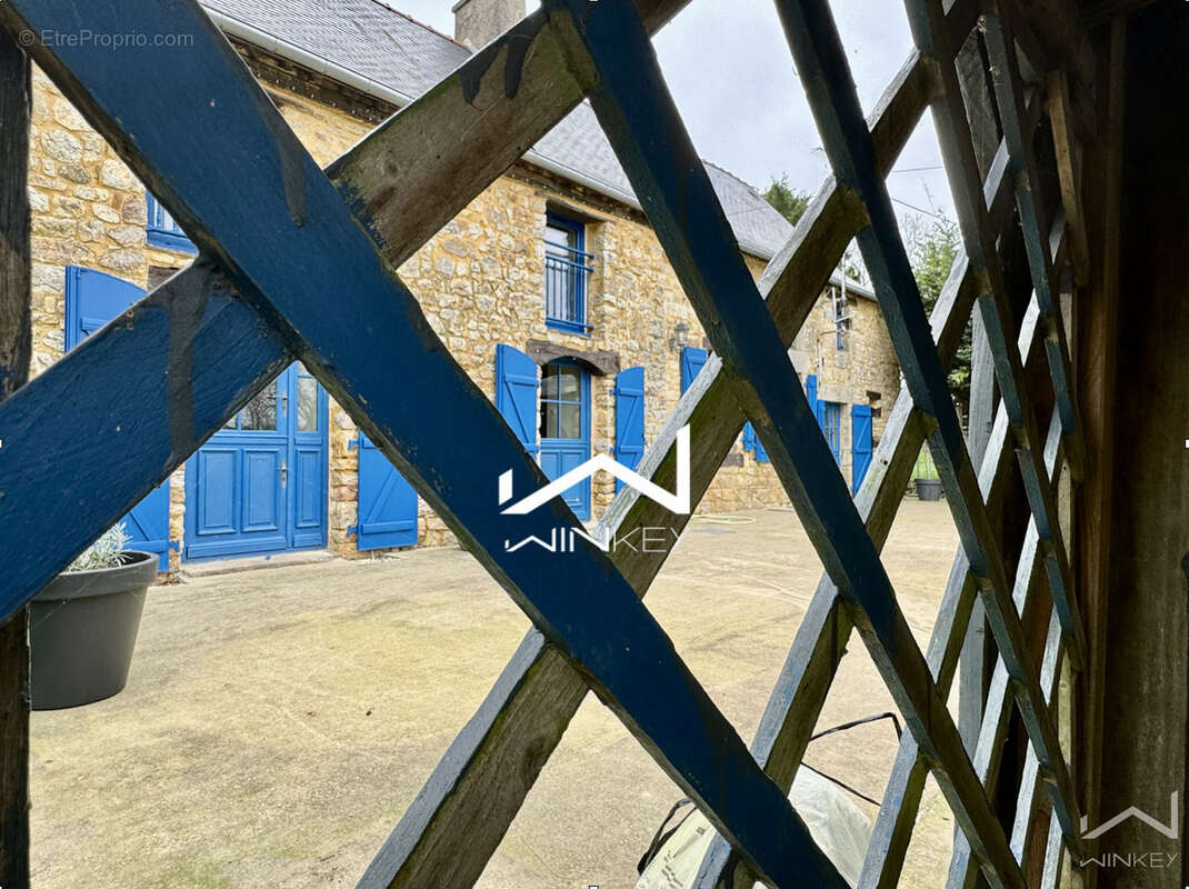 Maison à COMBOURTILLE