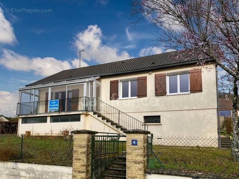 Maison à VARZY