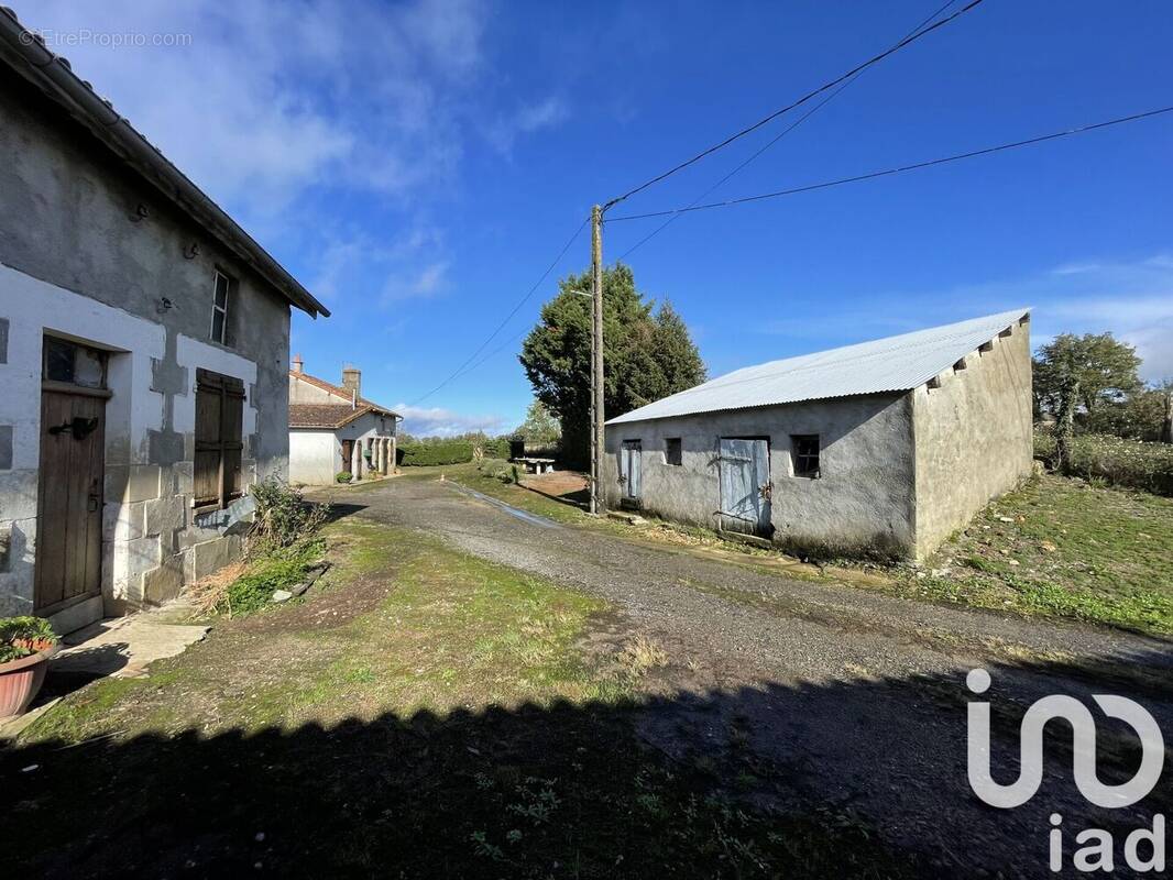 Photo 1 - Maison à LATHUS-SAINT-REMY