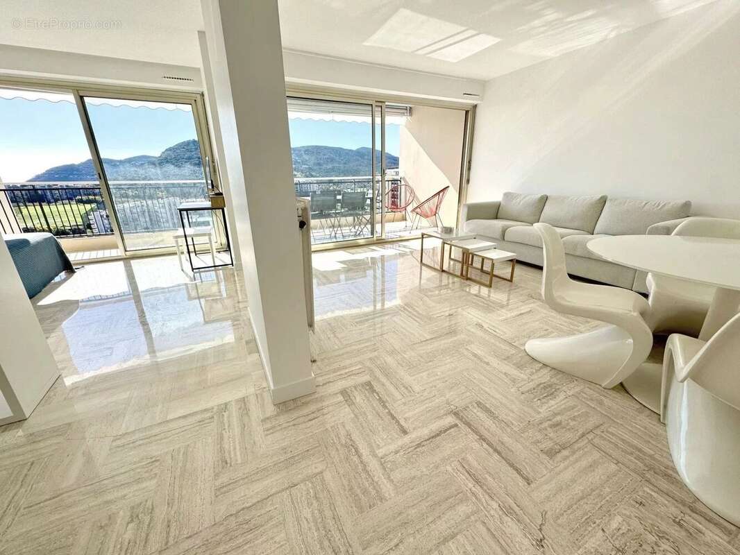 Appartement à MANDELIEU-LA-NAPOULE