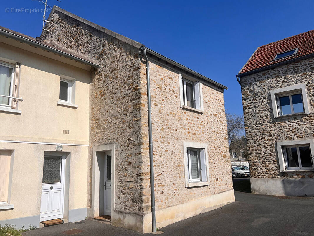 Appartement à LEUDEVILLE