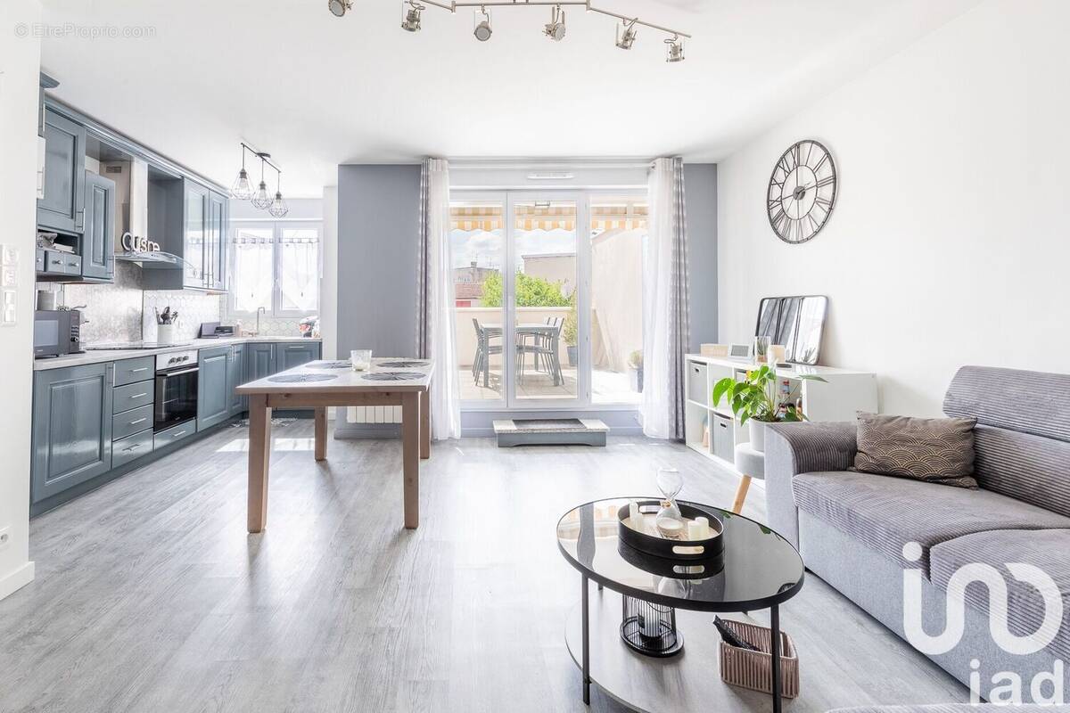 Photo 1 - Appartement à VIGNEUX-SUR-SEINE