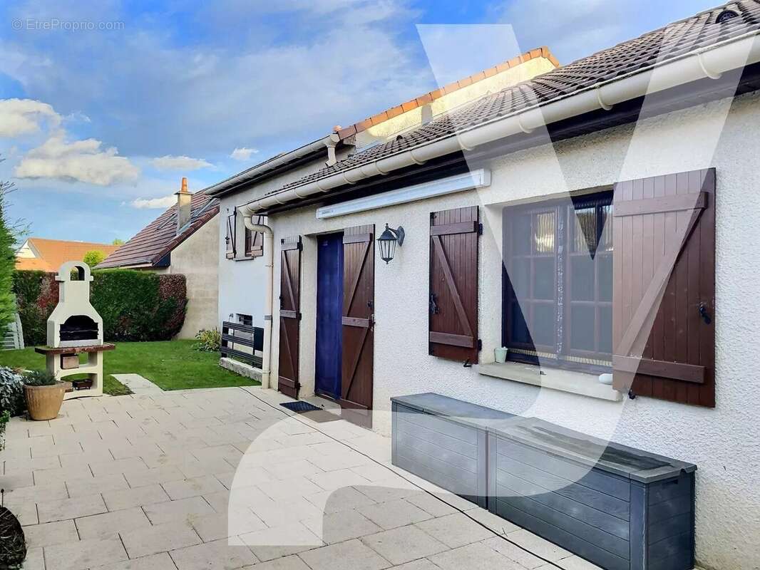 Maison à LUDRES