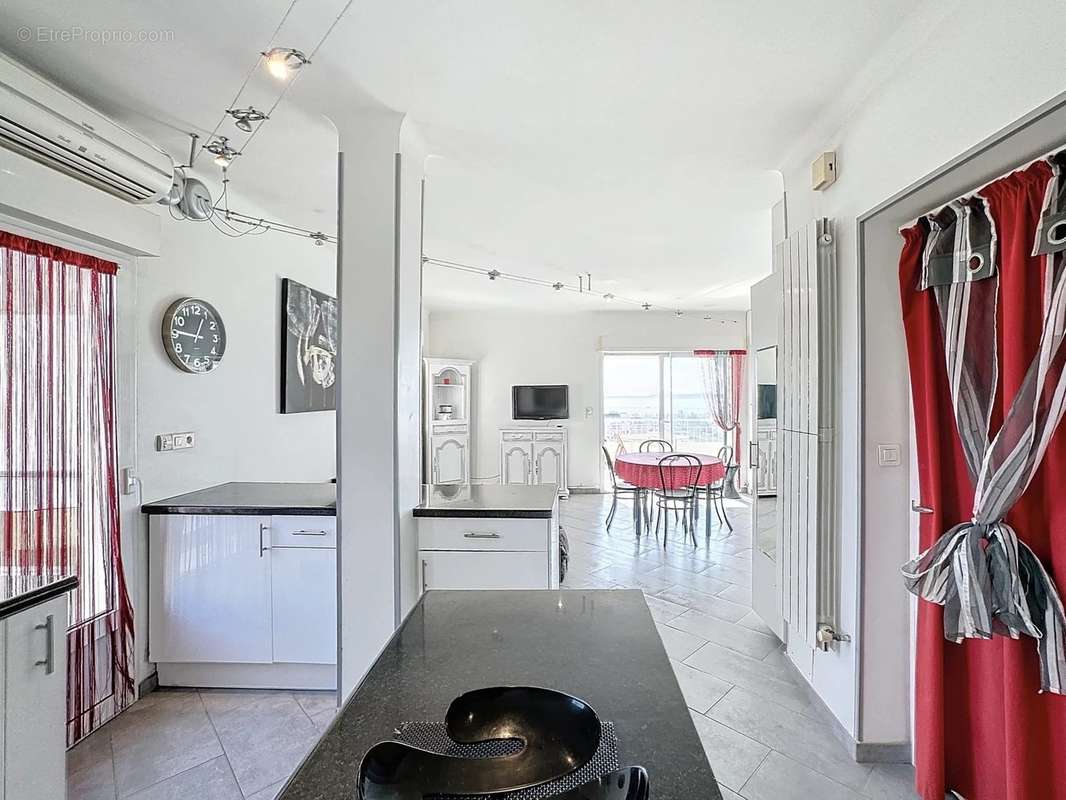 Appartement à SAINT-LAURENT-DU-VAR