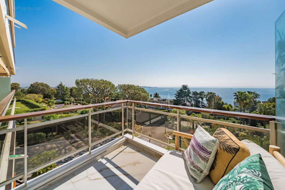 Appartement à VALLAURIS