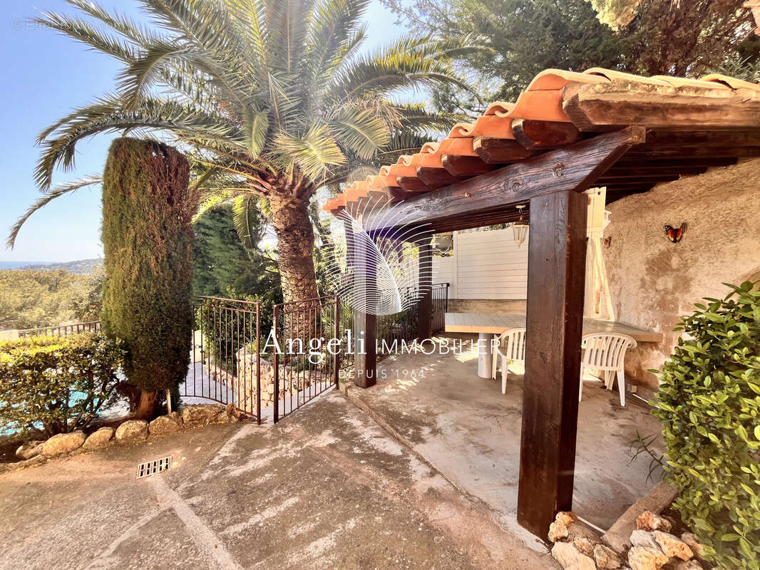 Maison à ROQUEBRUNE-SUR-ARGENS