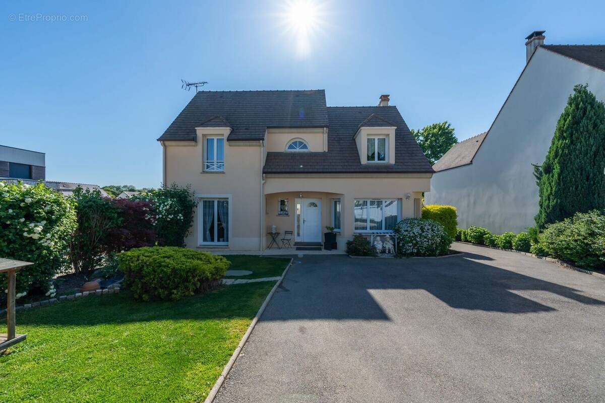 Maison à CLAYE-SOUILLY