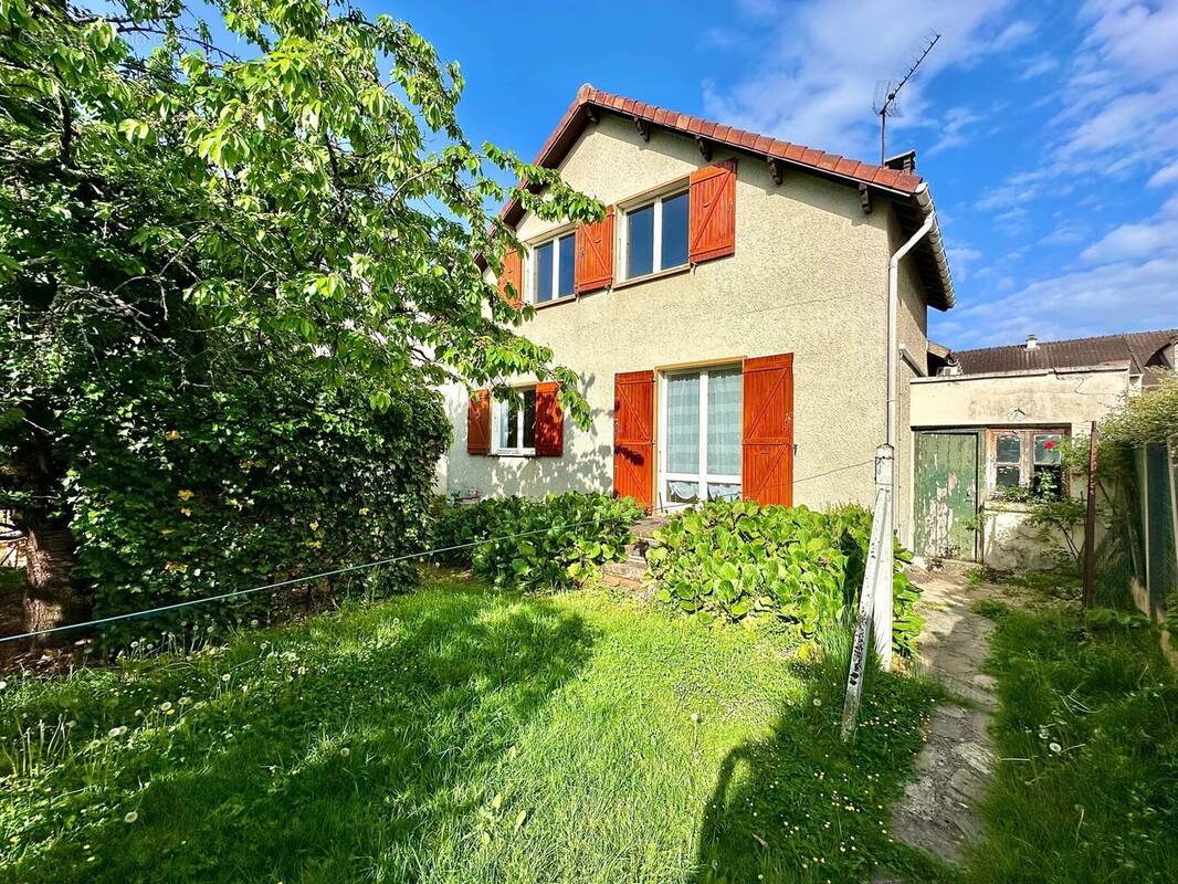 Maison à LES CLAYES-SOUS-BOIS