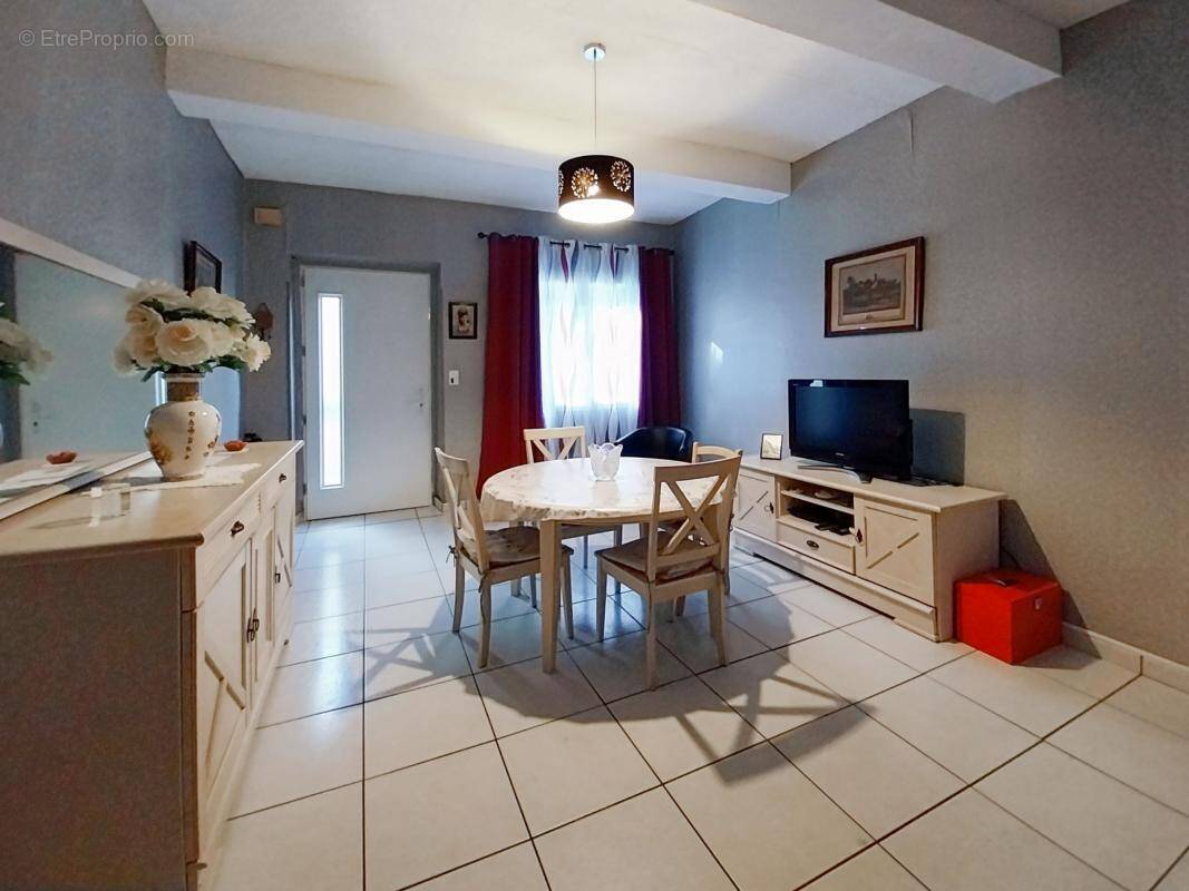 Maison à MONTBLANC