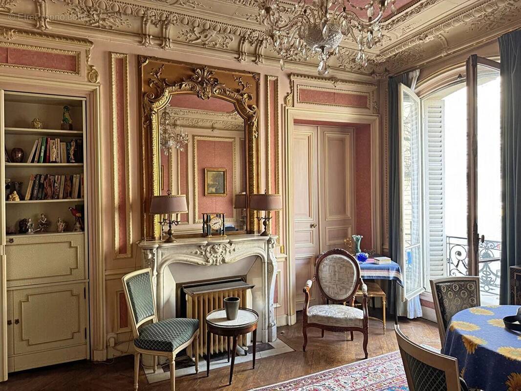 Appartement à PARIS-17E