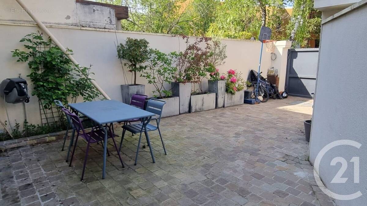 Appartement à SAINT-MAUR-DES-FOSSES