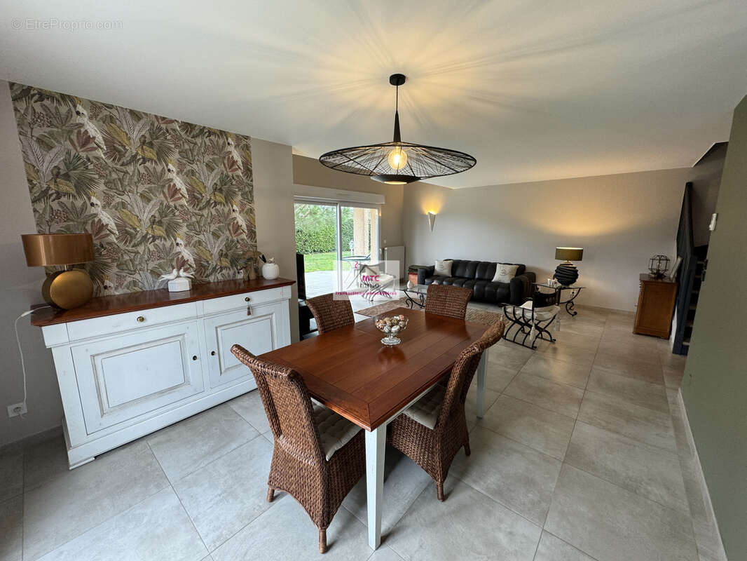 Maison à SAINT-BONNET-DE-MURE
