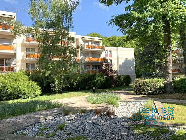 Appartement à LE PLESSIS-ROBINSON
